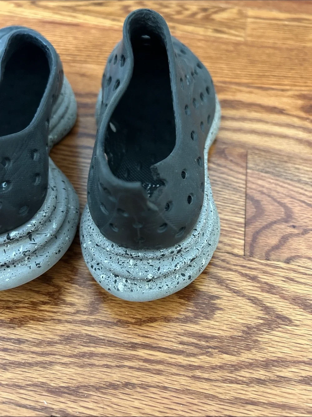 KANE Black Slip-On Perforated Water-Friendly Shoes M3 W5